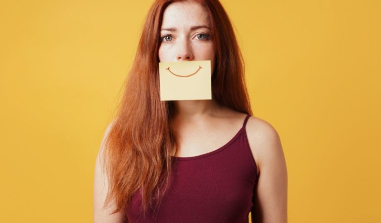 woman fake smile yellow post-it