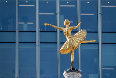 LONDON/UK - MARCH 21 : Replica Statue of Anna Pavlova on the Cup